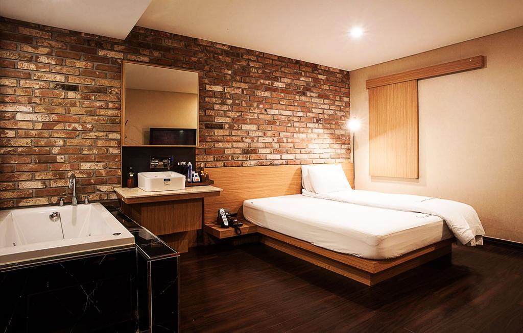 Comma Hotel Busan Buitenkant foto