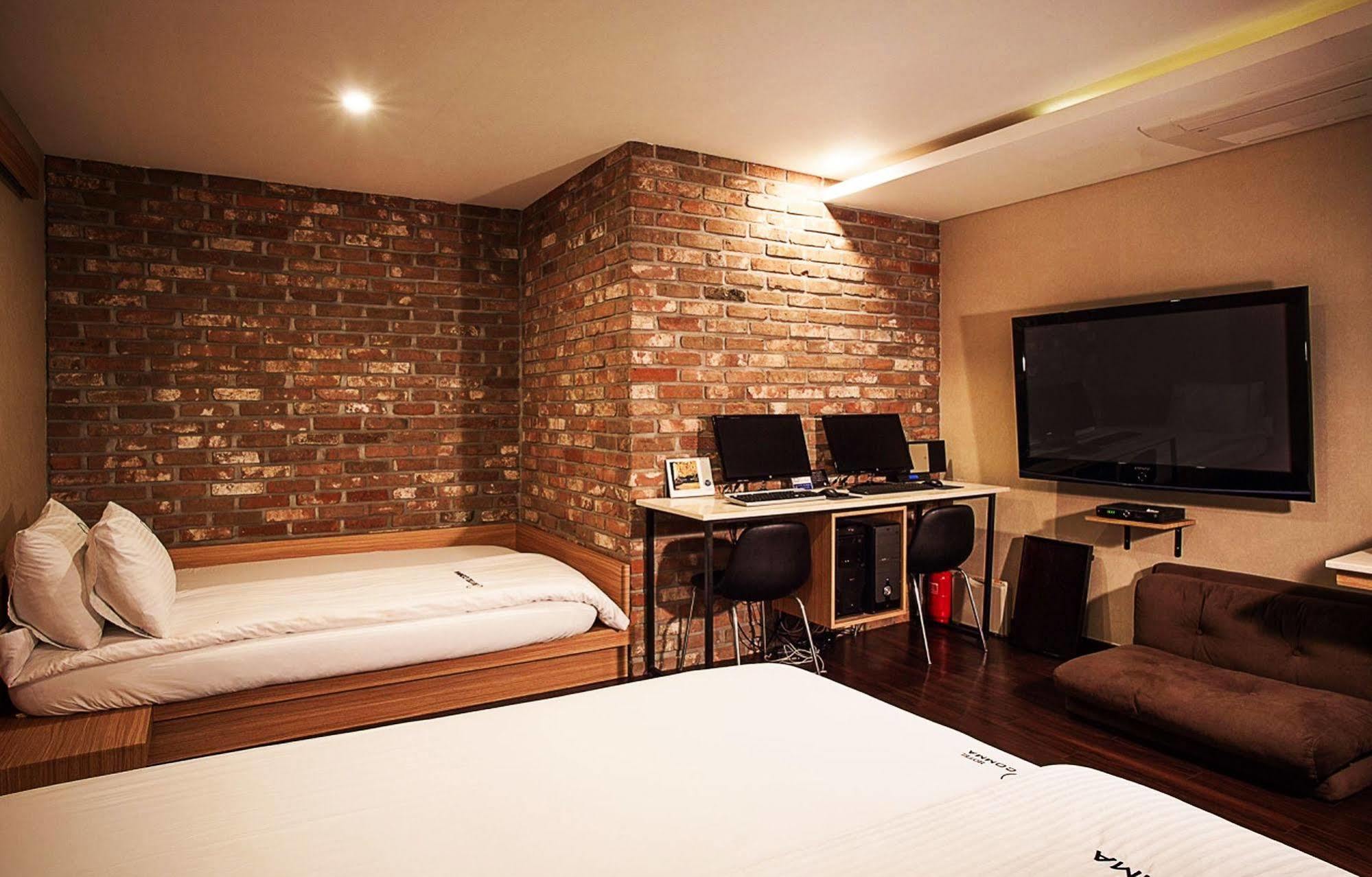 Comma Hotel Busan Buitenkant foto