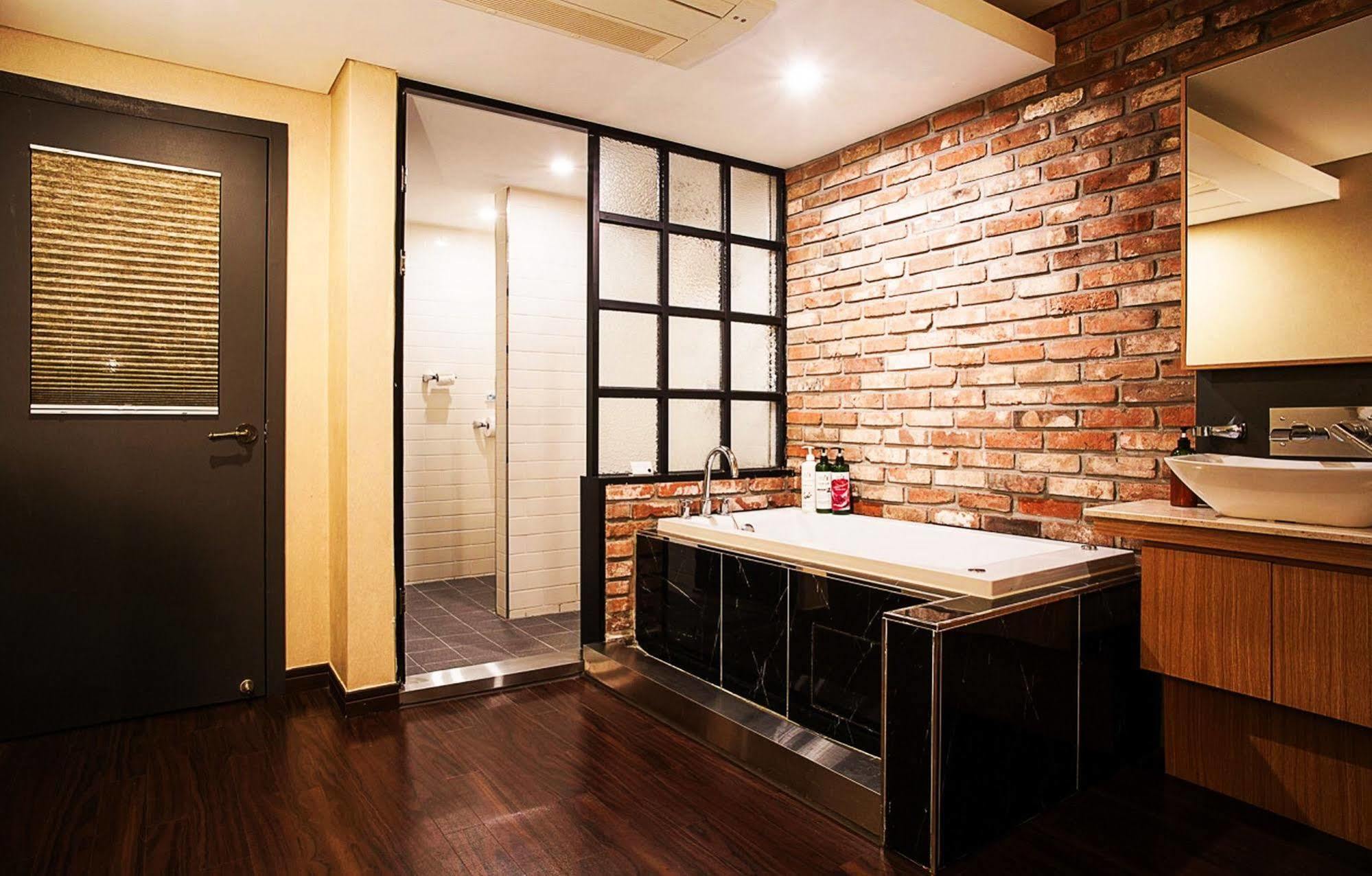 Comma Hotel Busan Buitenkant foto