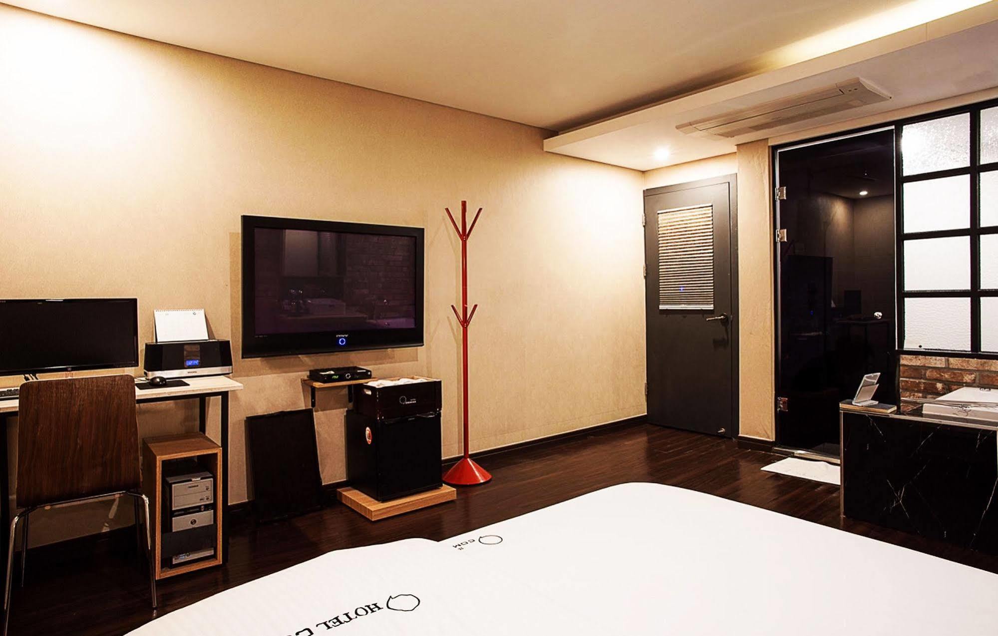Comma Hotel Busan Buitenkant foto