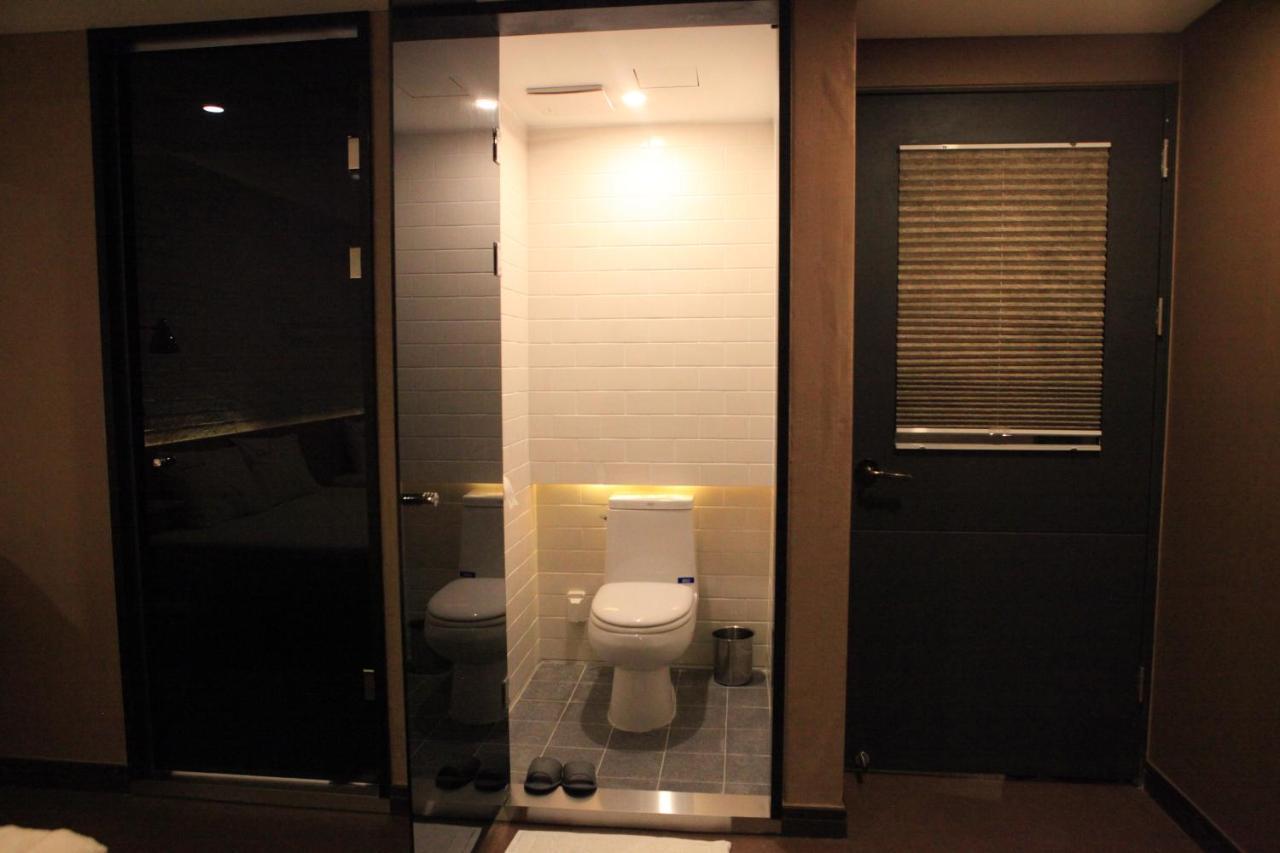 Comma Hotel Busan Buitenkant foto